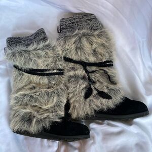 Muk Luks Leela Too boots black fur